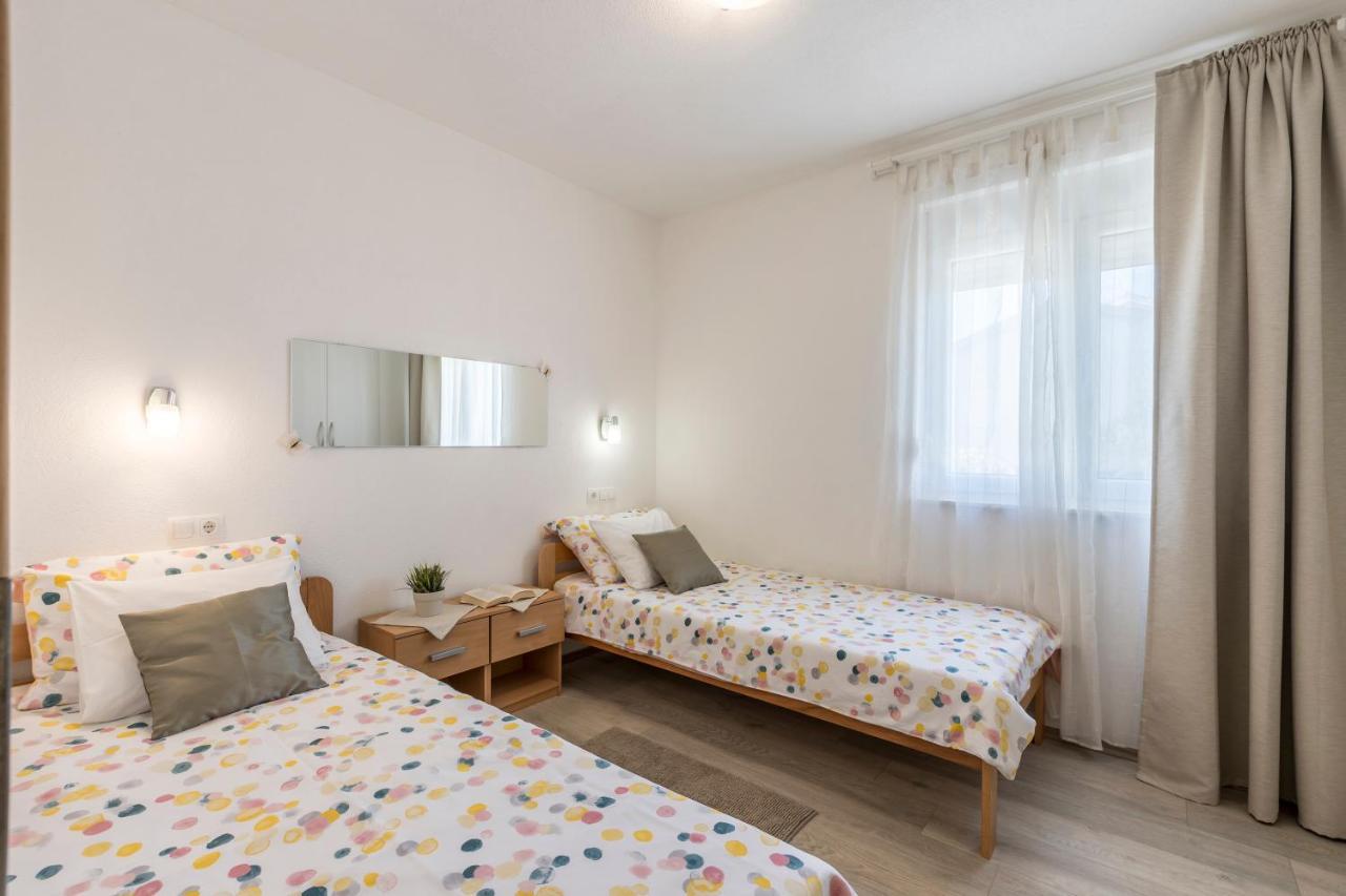 Apart Sa Terasom 250M Od Plaze,Parking,Wi Fi,Rostilj Traù Esterno foto