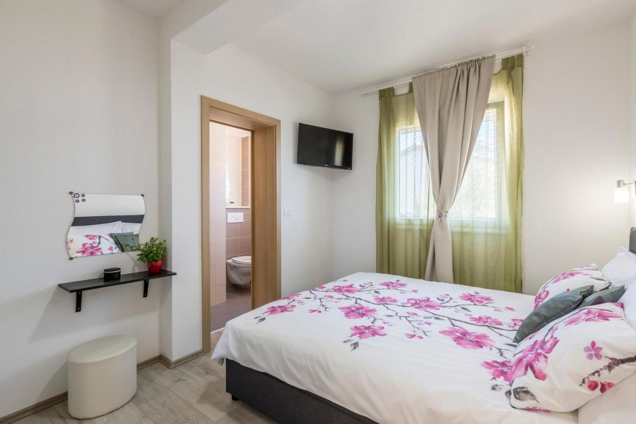 Apart Sa Terasom 250M Od Plaze,Parking,Wi Fi,Rostilj Traù Esterno foto