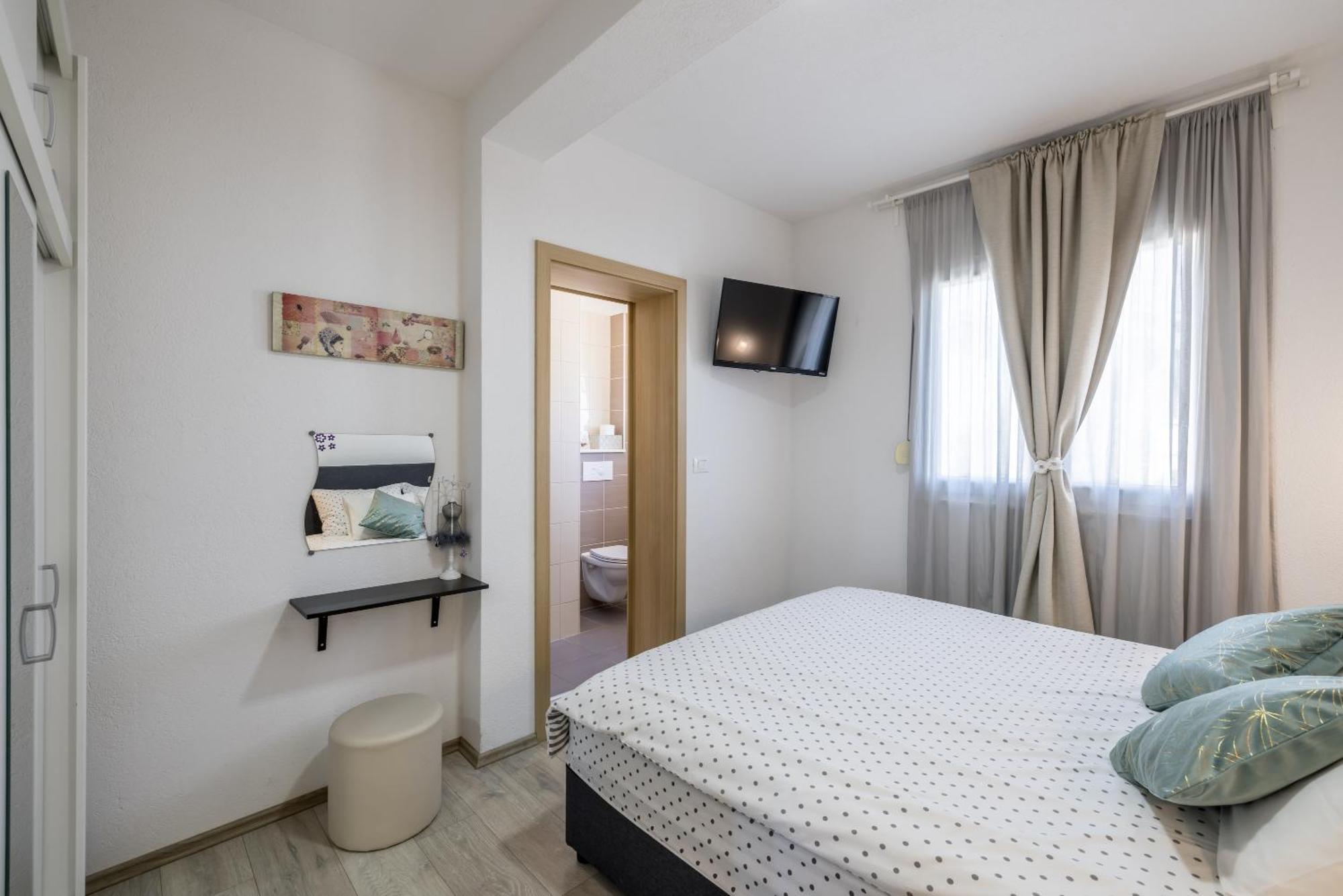 Apart Sa Terasom 250M Od Plaze,Parking,Wi Fi,Rostilj Traù Esterno foto